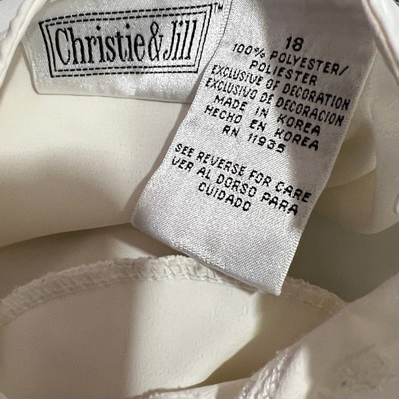 Christie & Jill Women's Top Size 18 Ivory Embroidery Short Sleeve Button Front - Picture 9 of 9